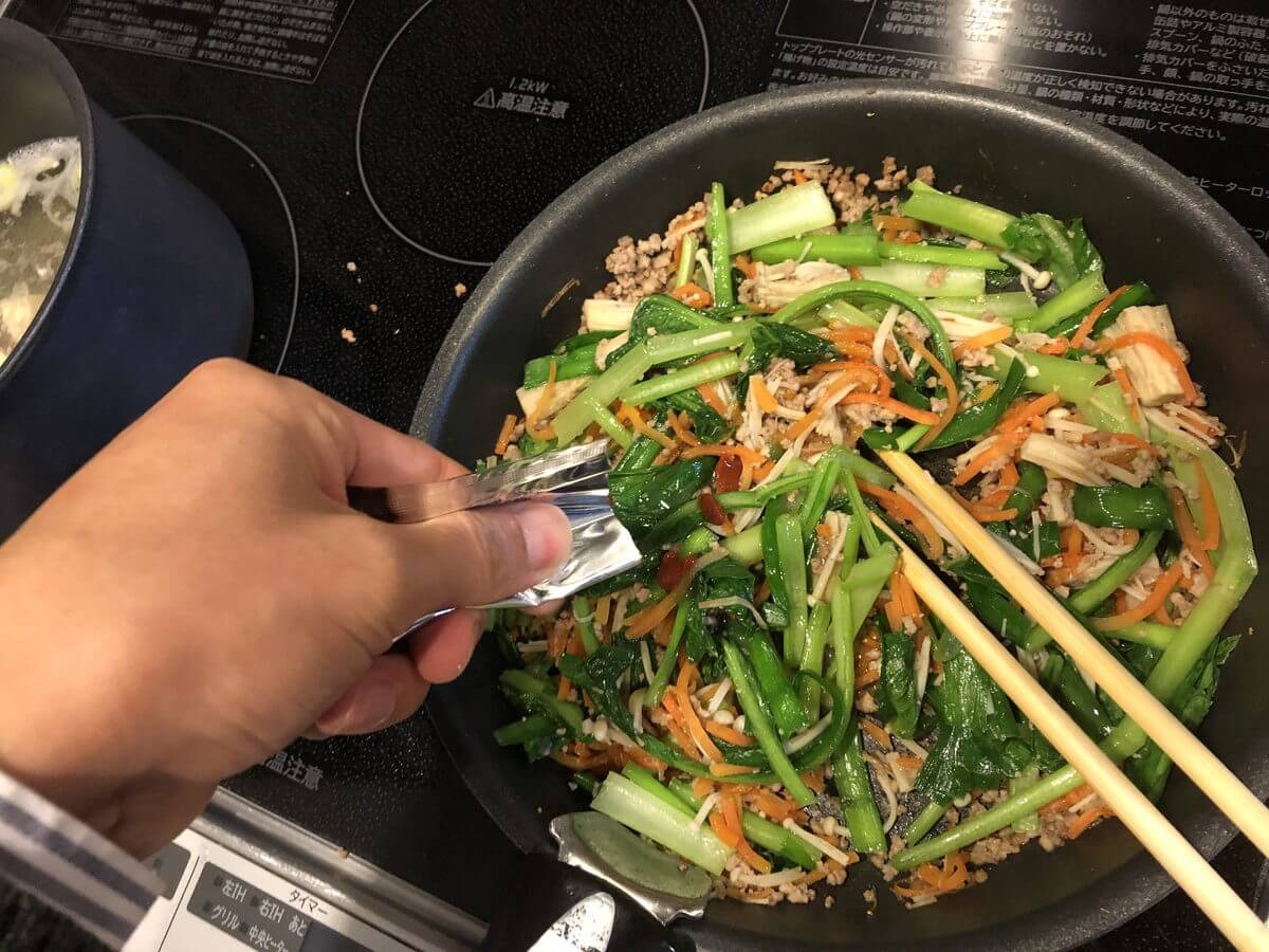 Oisix調味料を入れる
